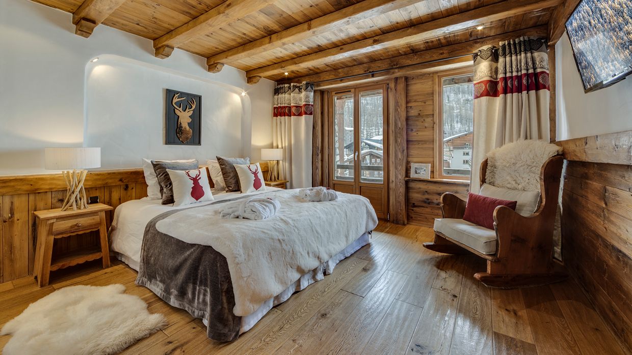 Luxury-Ski-Chalet-Vald'Isere-ChaletLaBouclia-OSC-Bedroom (1).jpg