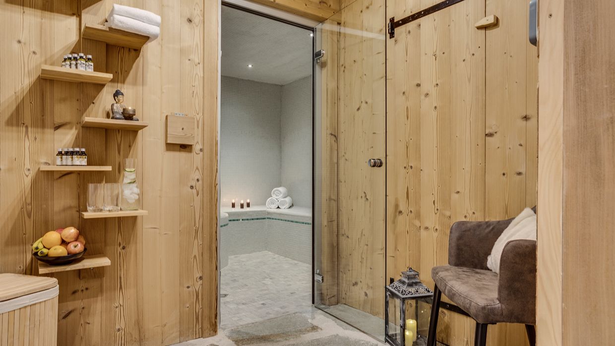 Luxury-Ski-Chalet-Vald'Isere-ChaletLaBouclia-OSC-Spa.jpg