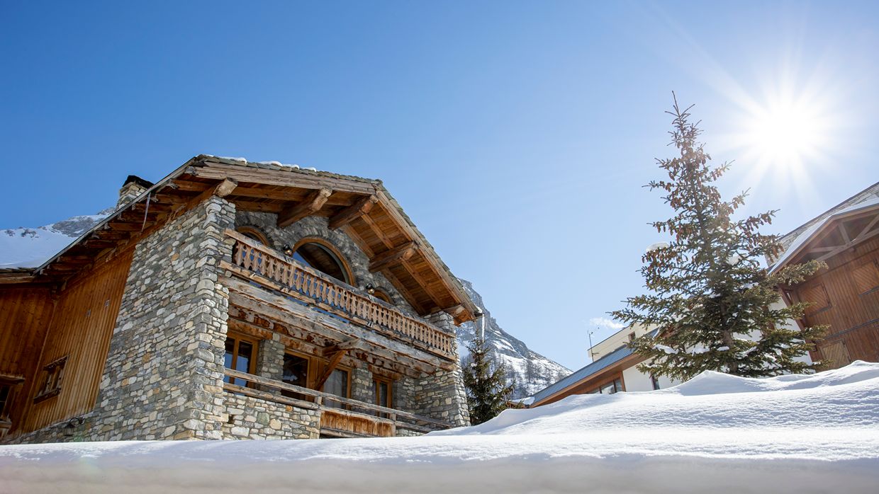 Luxury-Ski-Chalet-Vald'Isere-ChaletLaBouclia-OSC-Chalet (5).jpg