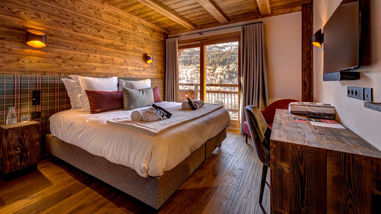Luxury-Ski-Chalet-Meribel-ChaletMyriam-OSC- Bedroom (4).jpg