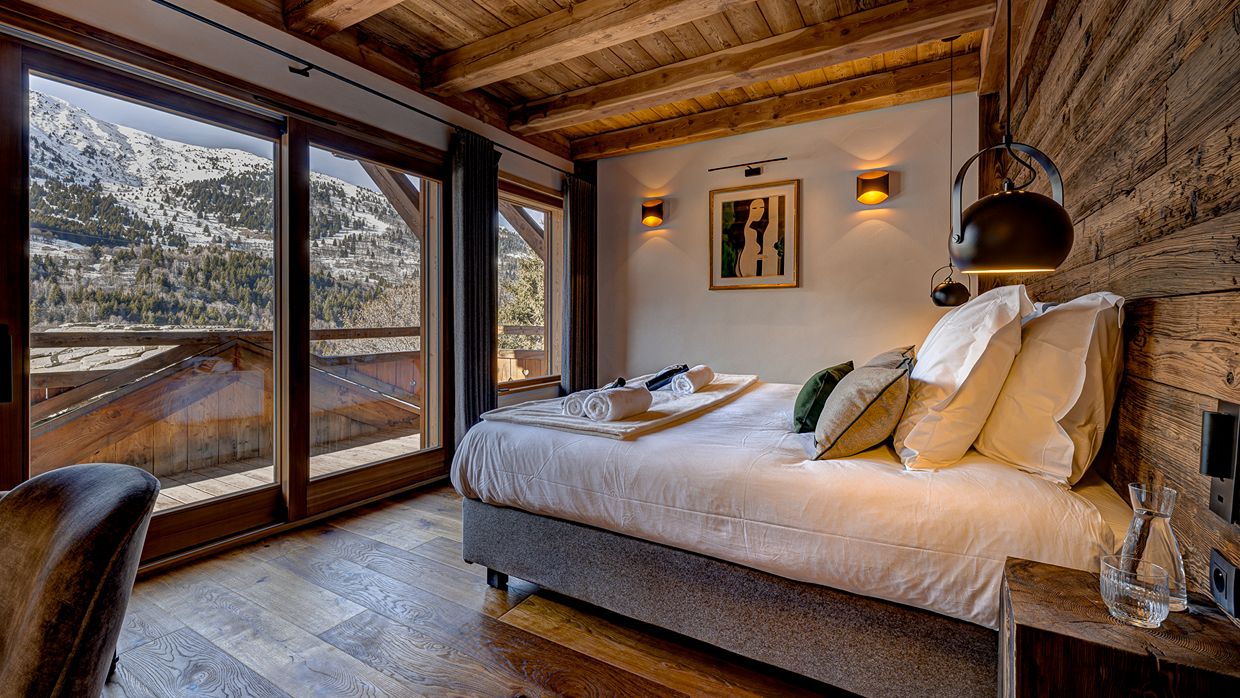Luxury-Ski-Chalet-Meribel-ChaletMyriam-OSC-Bedroom (14).jpg