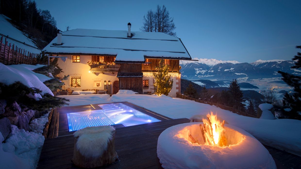 luxury_ski_chalet_white_deer_san_lorenzo_mountain_lodge_plan_de_corones_oxford_ski_pool_night.jpg