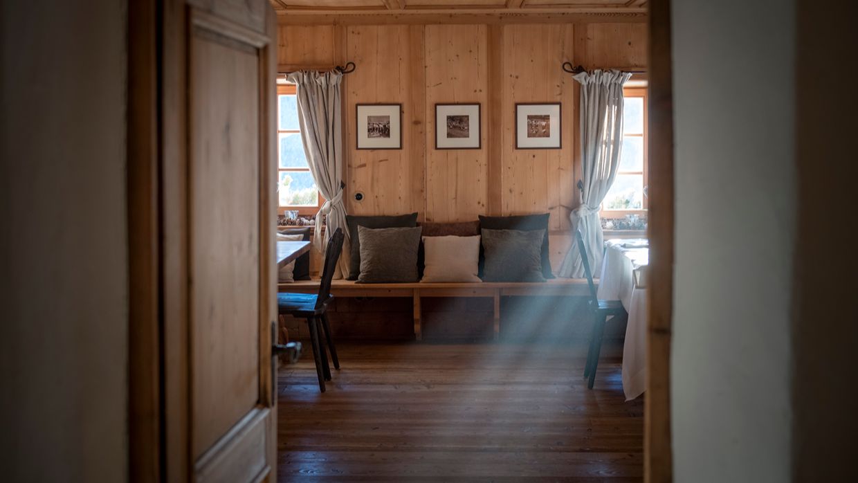 luxury_ski_chalet_white_deer_san_lorenzo_mountain_lodge_plan_de_corones_oxford_ski_bedroom1.jpg