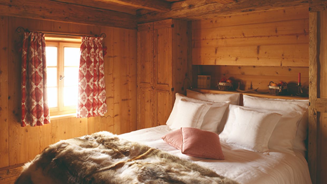 luxury_ski_chalet_white_deer_san_lorenzo_mountain_lodge_plan_de_corones_oxford_ski_nido_bedroom.jpg
