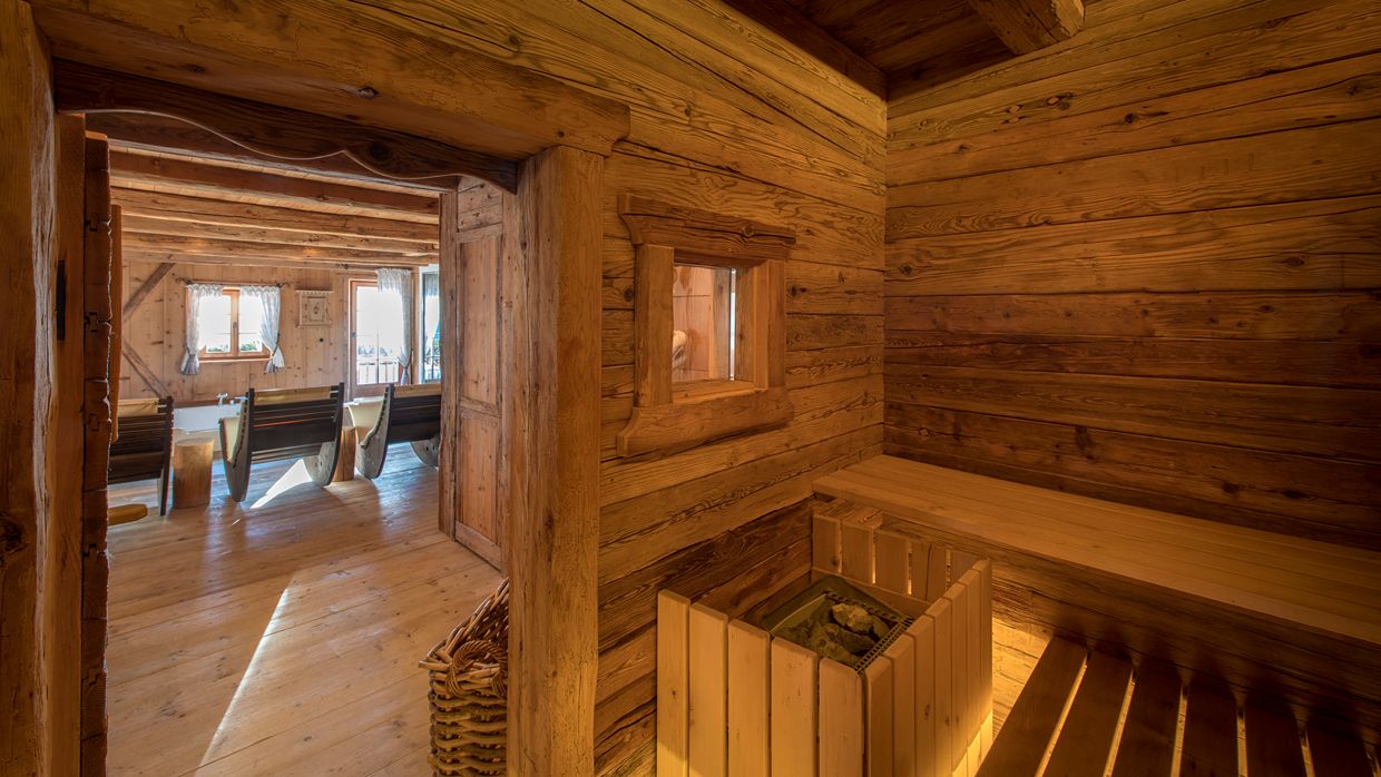 luxury_ski_chalet_white_deer_san_lorenzo_mountain_lodge_plan_de_corones_oxford_ski_sauna.jpg