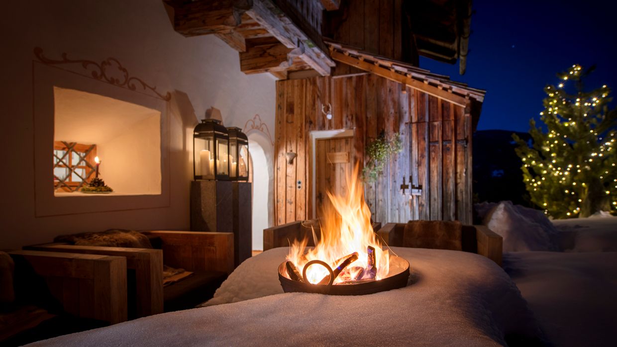 luxury_ski_chalet_white_deer_san_lorenzo_mountain_lodge_plan_de_corones_oxford_ski_firepit.jpg