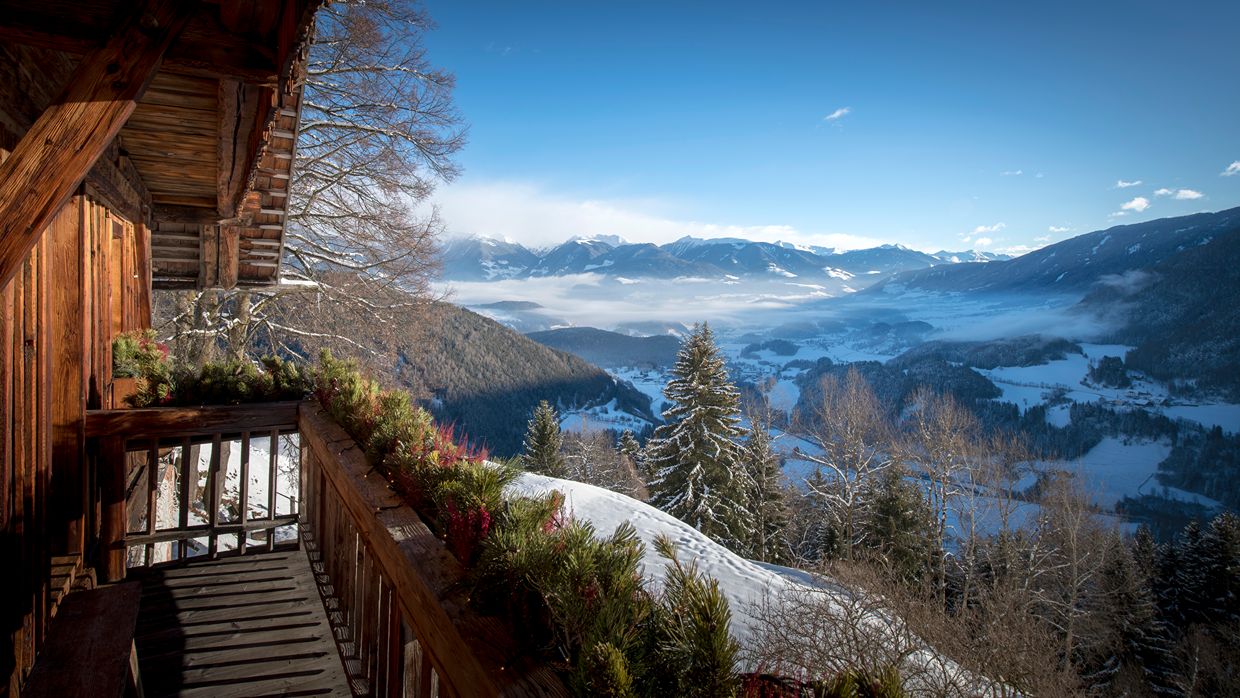 luxury_ski_chalet_white_deer_san_lorenzo_mountain_lodge_plan_de_corones_oxford_ski_balcony2.jpg