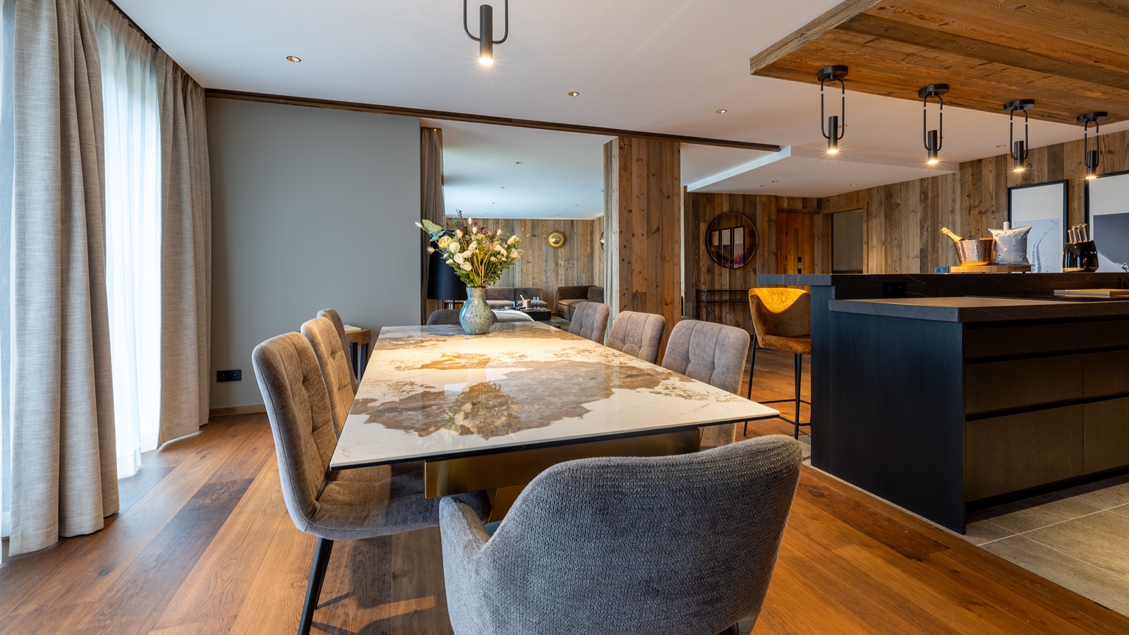 Luxury-Ski-Chalet-Megeve-Le-Penthouse-Alpin-Oxford-Ski-Dining2.jpg