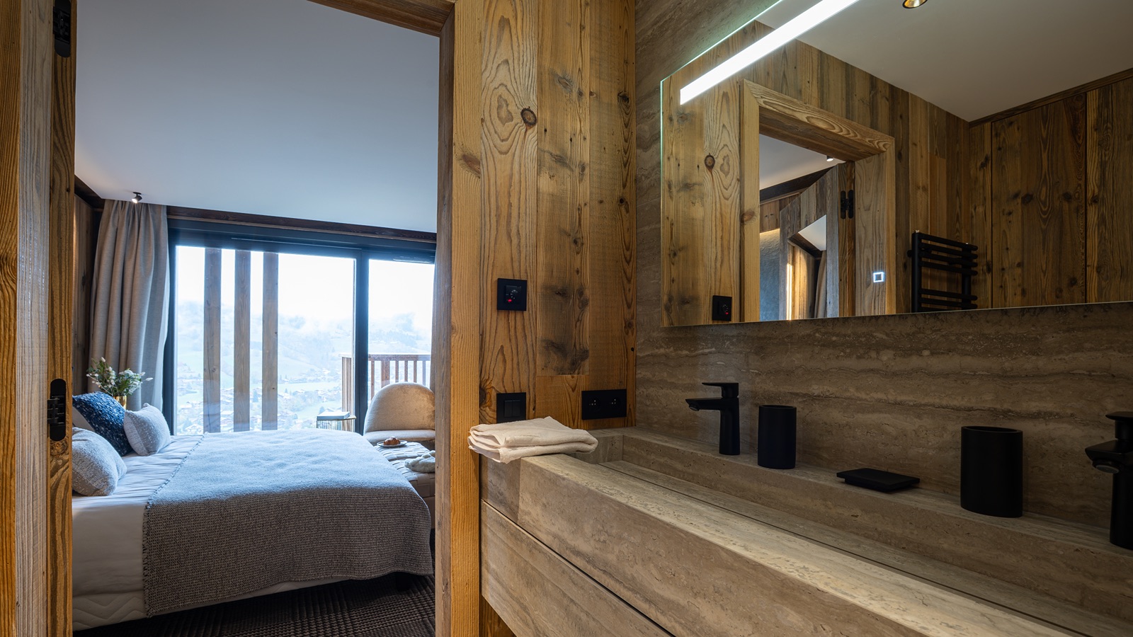 Luxury-Ski-Chalet-Megeve-Le-Penthouse-Alpin-Oxford-Ski-Bathroom2.jpg