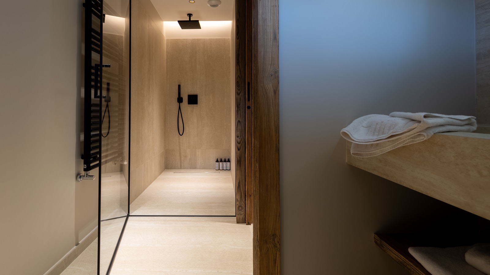 Luxury-Ski-Chalet-Megeve-Le-Penthouse-Alpin-Oxford-Ski-Massage.jpg