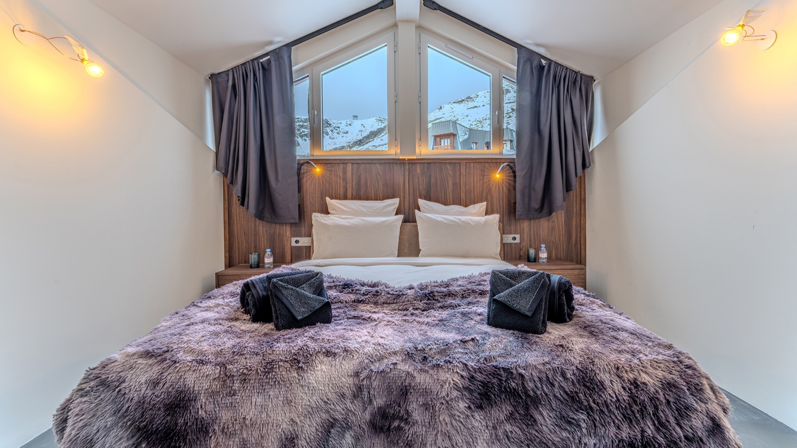 Luxury-Ski-Chalet-Val-Thorens-Penthouse-Lumina-Oxford-Ski-Bedroom3.jpg