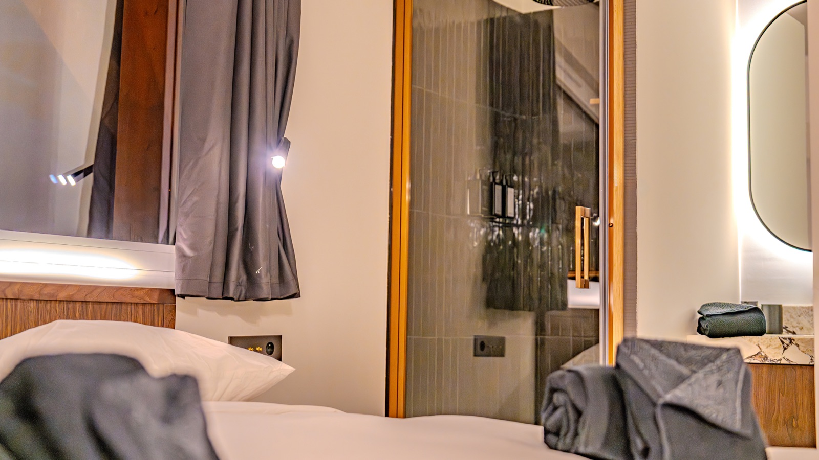 Luxury-Ski-Chalet-Val-Thorens-Penthouse-Lumina-Oxford-Ski-Bedroom5.jpg