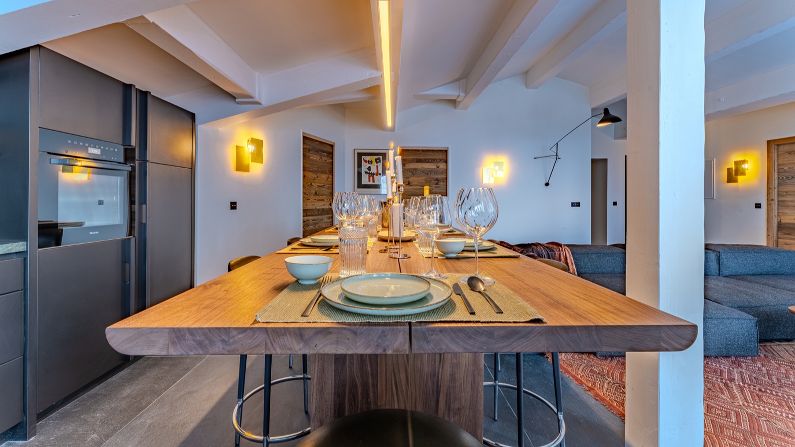 Luxury-Ski-Chalet-Val-Thorens-Penthouse-Lumina-Oxford-Ski-Kitchen.jpg