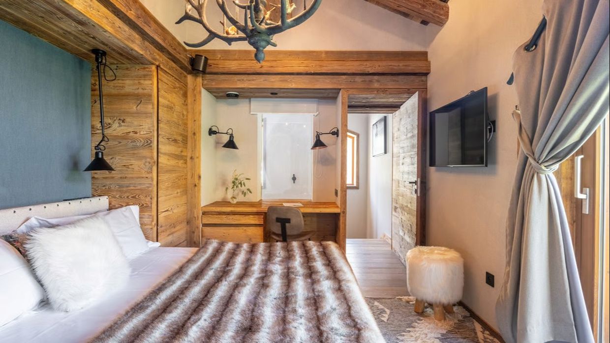 Luxury-Ski-Chalet- Vald'Isere-ChaletOly-OSC-Bedroom0.1.jpg