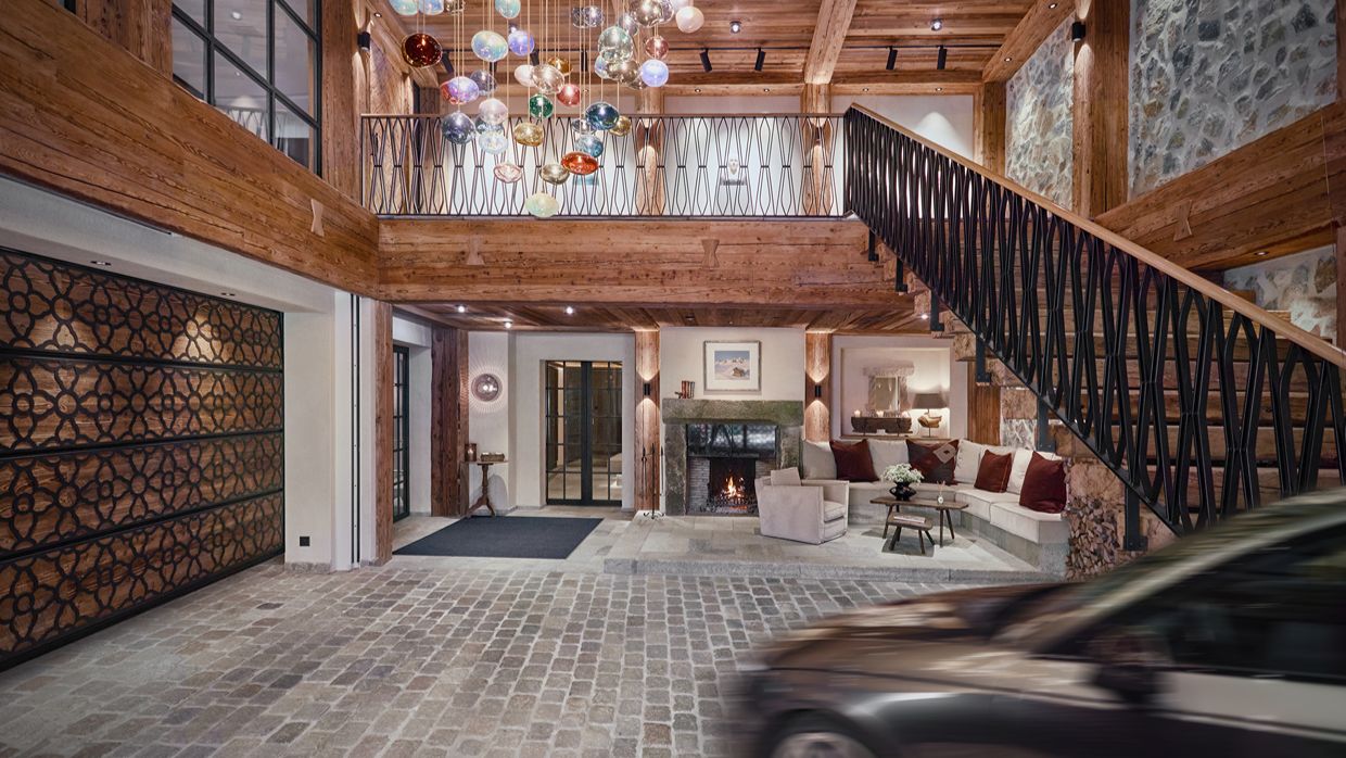 Luxury-Ski-Chalet-Arosa-BelArosa-OSC-Parking arrival.jpg