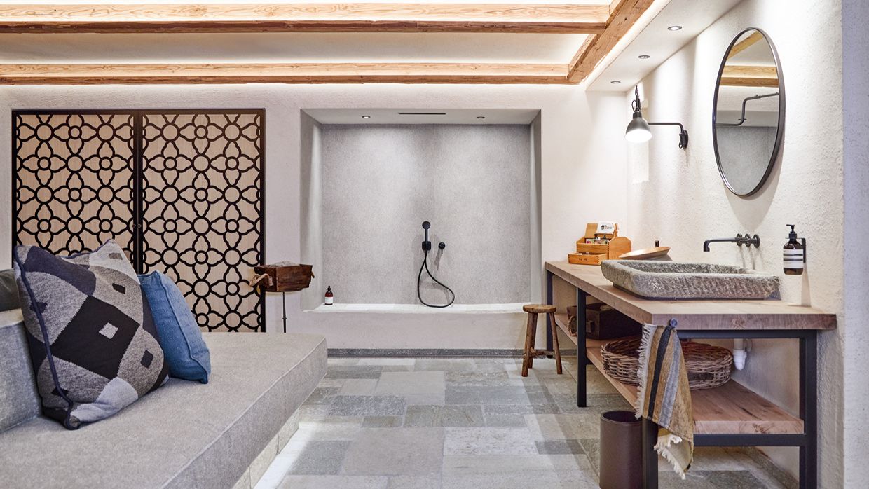 Luxury-Ski-Chalet-Arosa-BelArosa-OSC- Ski Room.jpg
