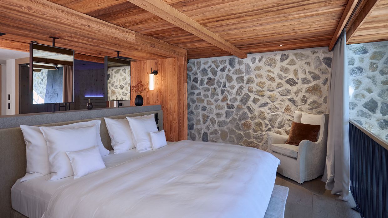 Luxury-Ski-Chalet-Arosa-BelArosa-OSC- Bedroom (5).jpg