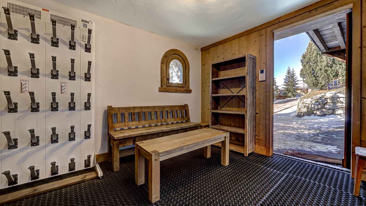 Luxury-Ski-Chalet-Meribel-Amarena-OSC-Ski Room.jpg