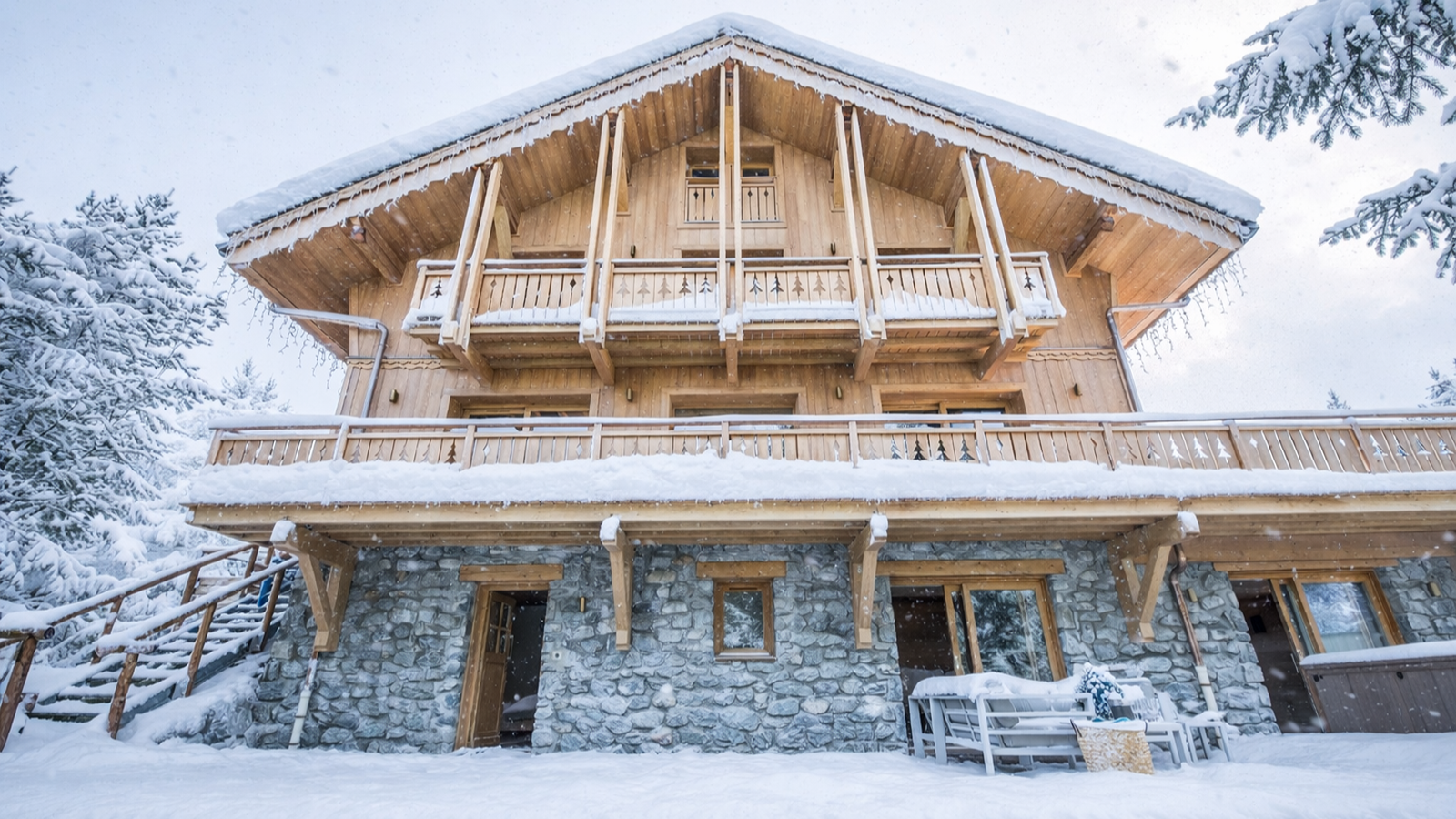 Luxury-Ski-Chalet-Meribel-Chalet La Folie-Exterior2-Oxford-Ski.jpg