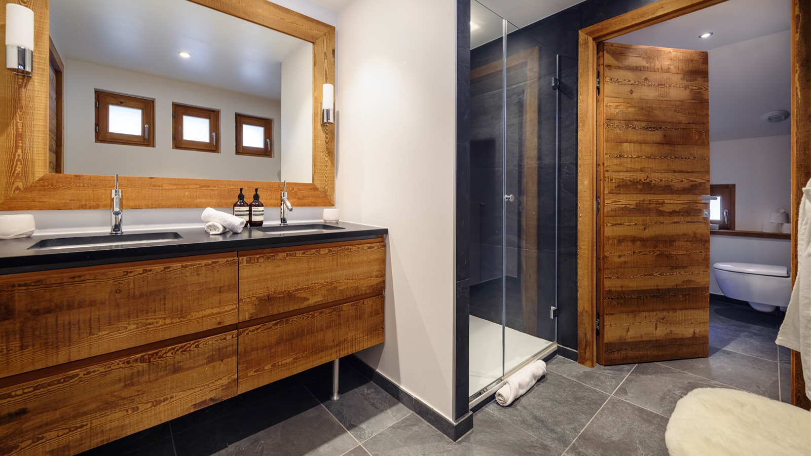 Luxury-Ski-Chalet-Meribel-Chalet La Folie-Bathroom2-Oxford-Ski.jpg4.jpg