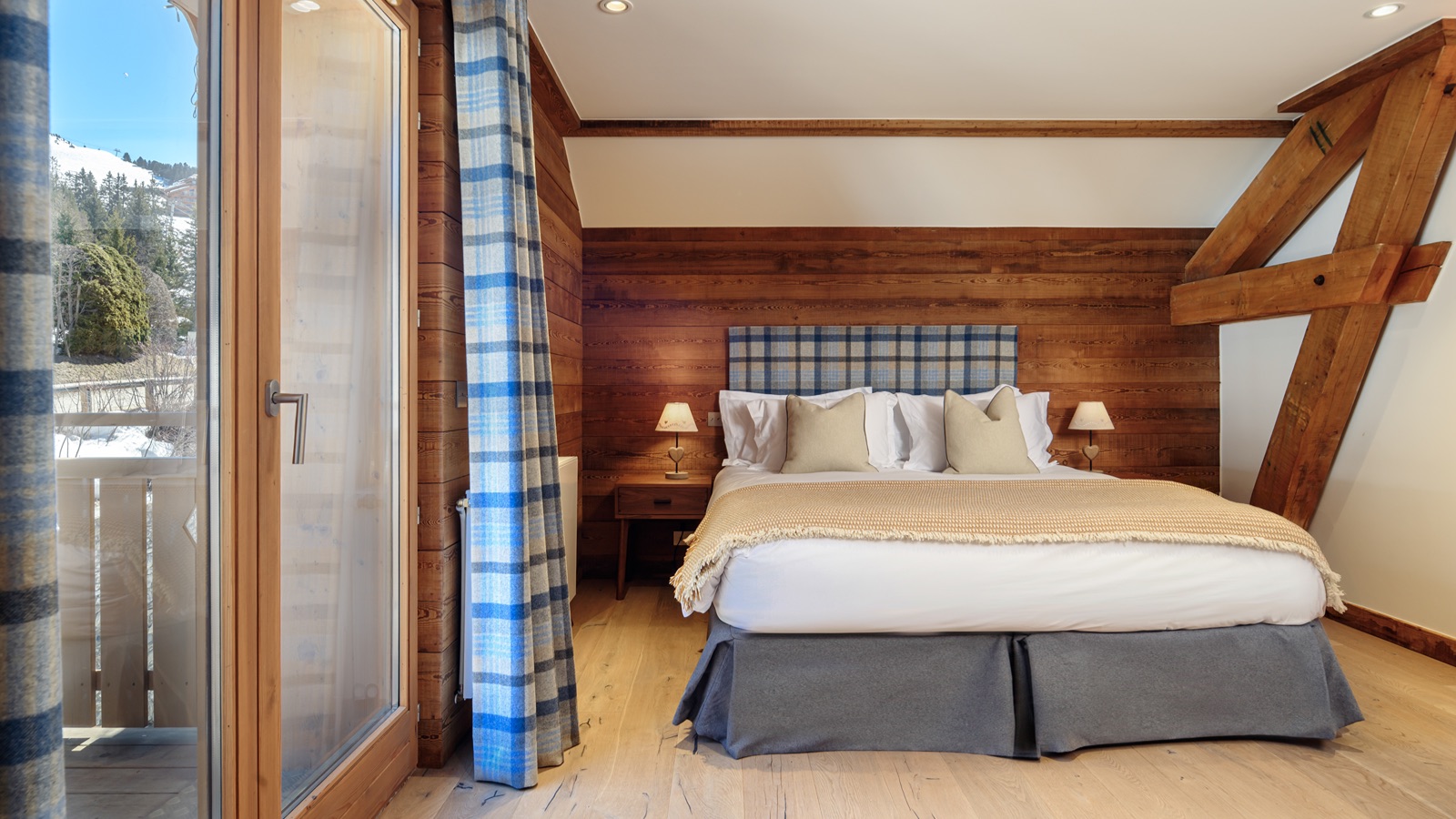 Luxury-Ski-Chalet-Meribel-Chalet La Folie-Bedroom-Oxford-Ski.jpg7.jpg