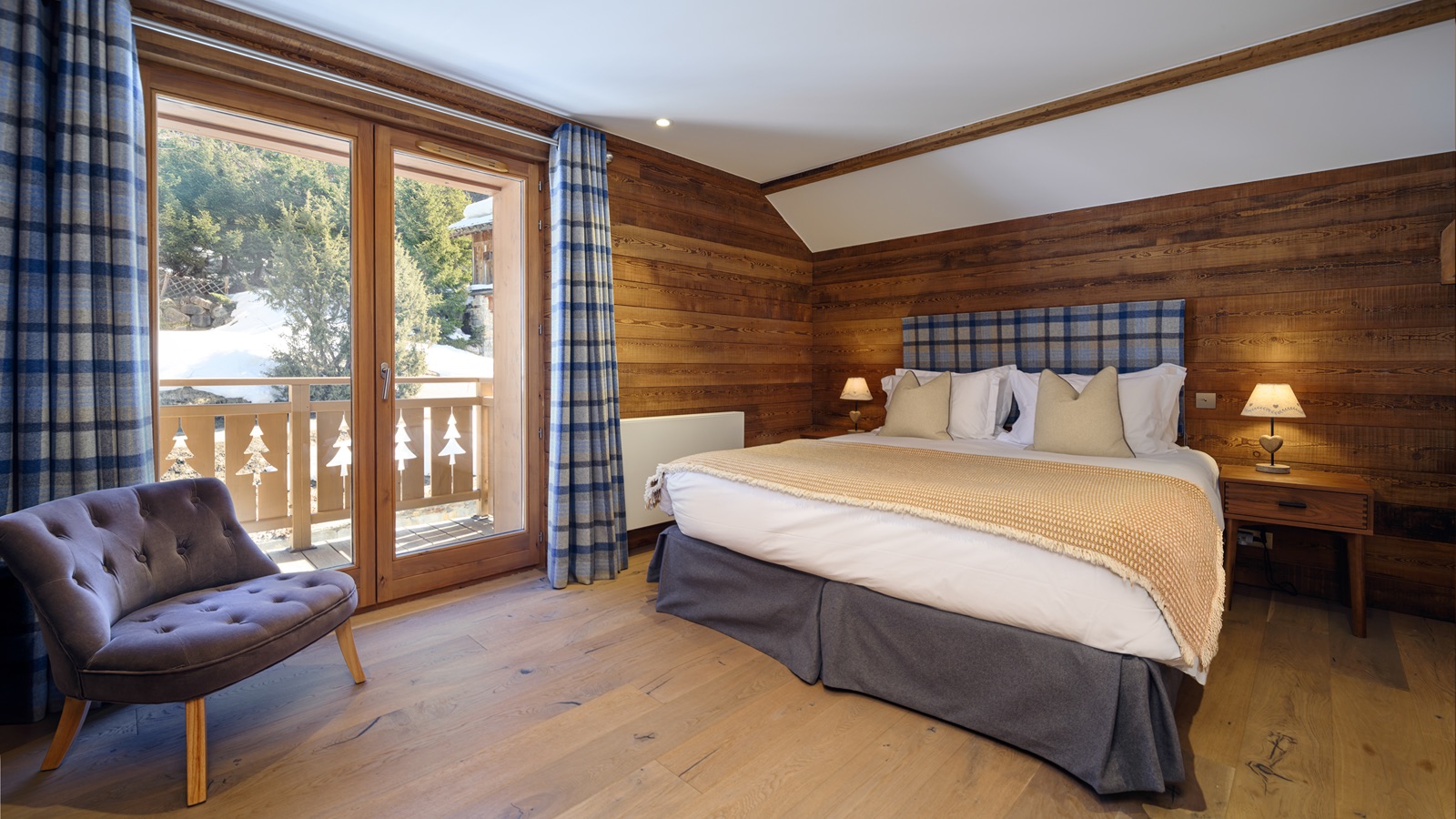 Luxury-Ski-Chalet-Meribel-Chalet La Folie-Bedroom-Oxford-Ski.jpg8.jpg