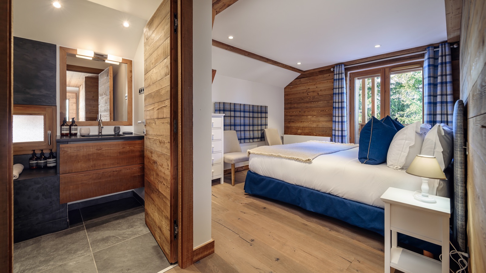 Luxury-Ski-Chalet-Meribel-Chalet La Folie-Bedroom-Oxford-Ski.jpg9.jpg