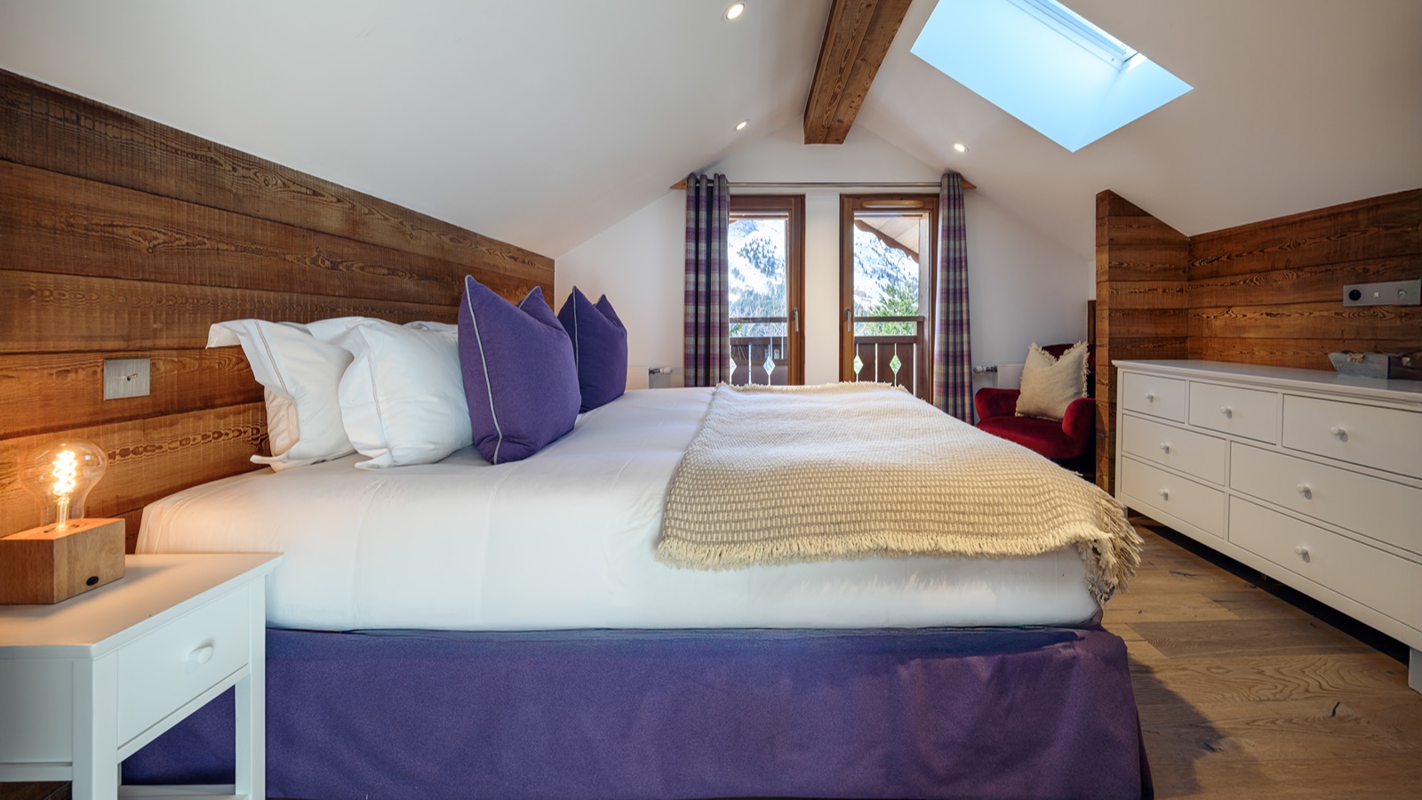 Luxury-Ski-Chalet-Meribel-Chalet La Folie-Bedroom-Oxford-Ski10.jpg