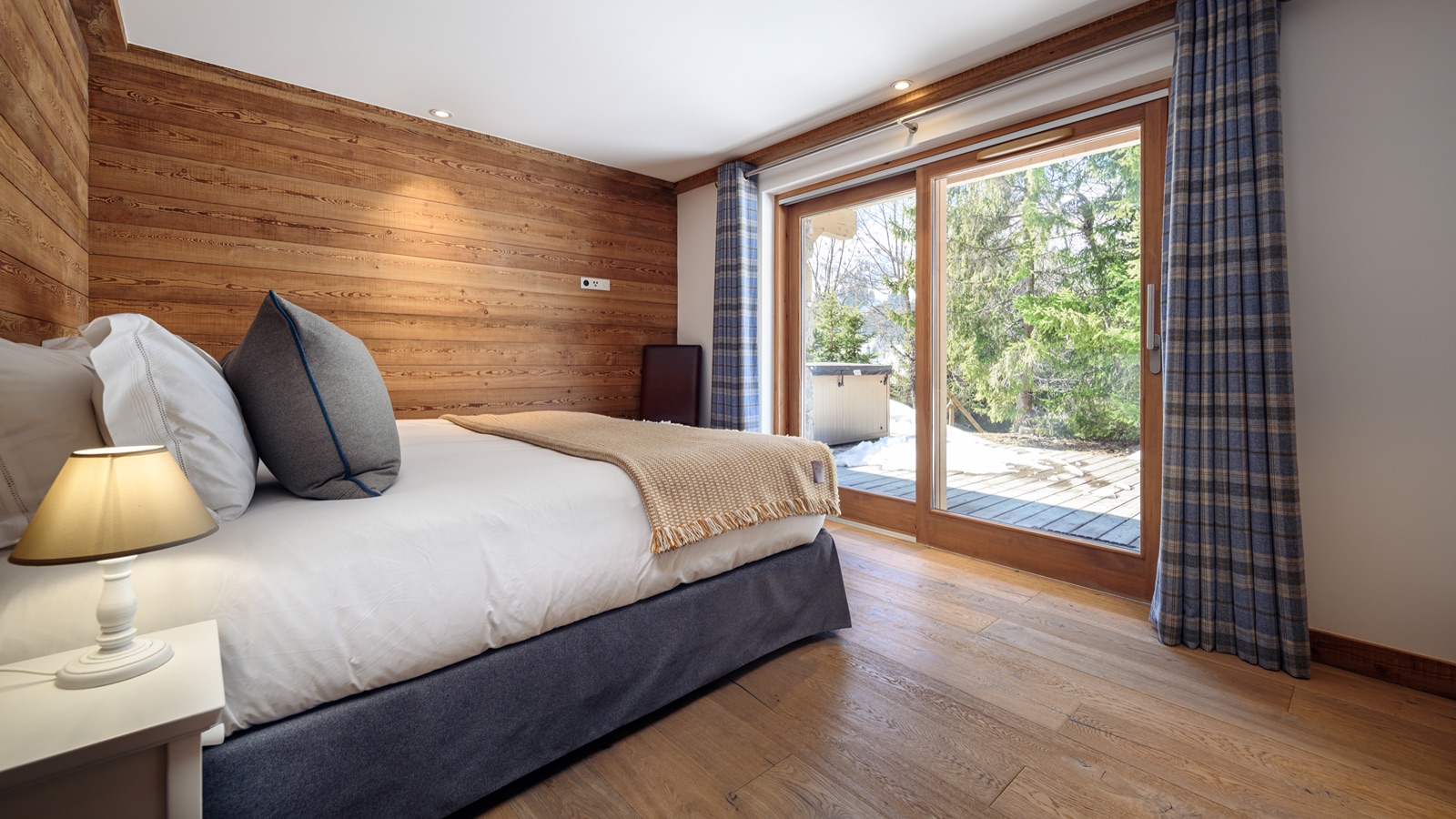 Luxury-Ski-Chalet-Meribel-Chalet La Folie-Bedroom-Oxford-Ski11.jpg