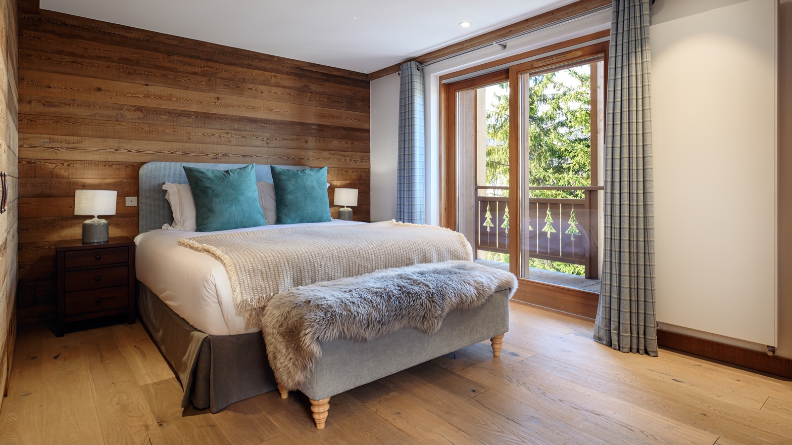 Luxury-Ski-Chalet-Meribel-Chalet La Folie-Bedroom-Oxford-Ski12.jpg