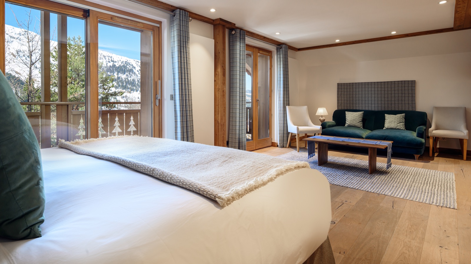 Luxury-Ski-Chalet-Meribel-Chalet La Folie-Bedroom-Oxford-Ski.jpg