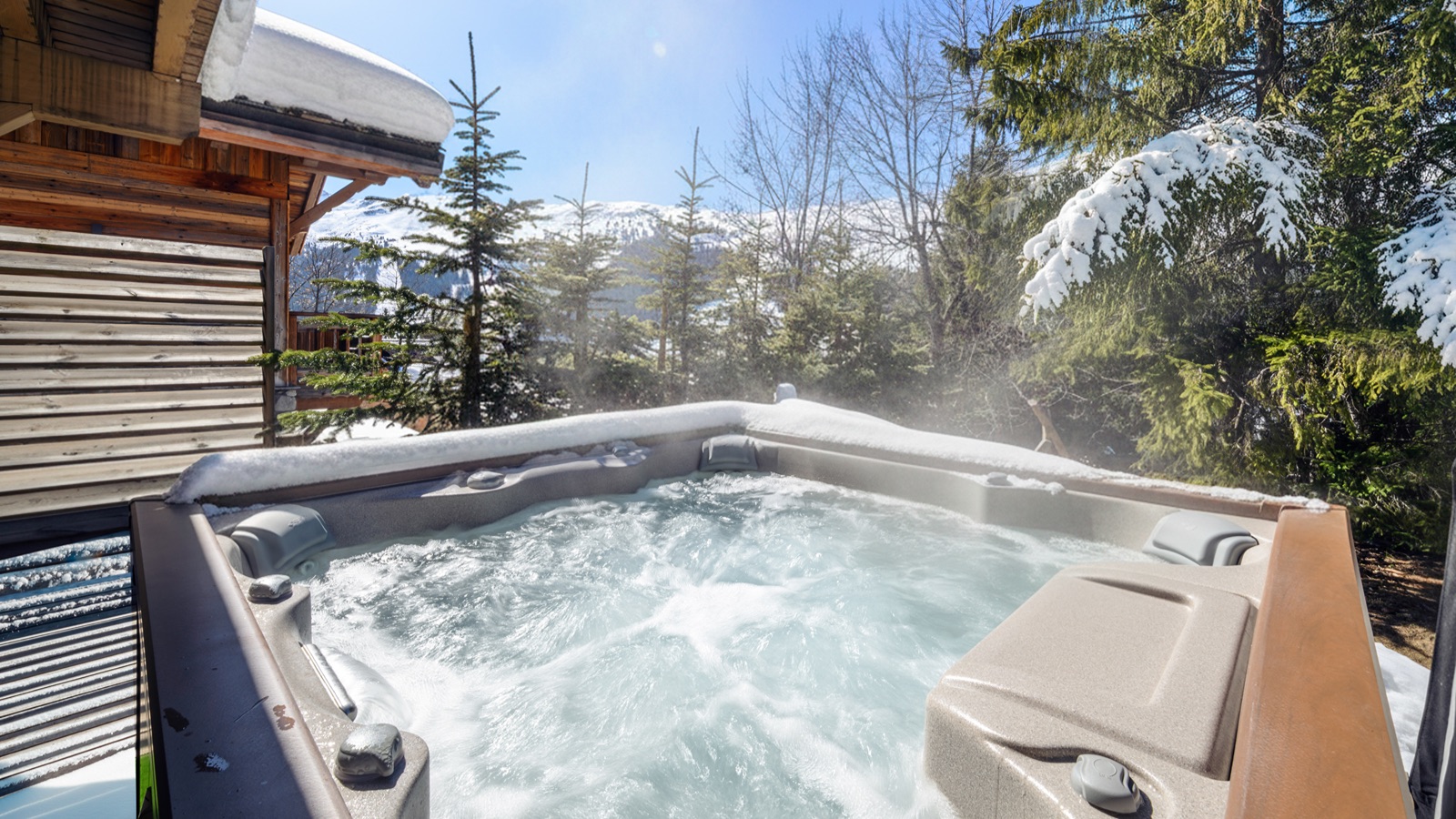 Luxury-Ski-Chalet-Meribel-Chalet La Folie-Jacuzzi2-Oxford-Ski.jpg