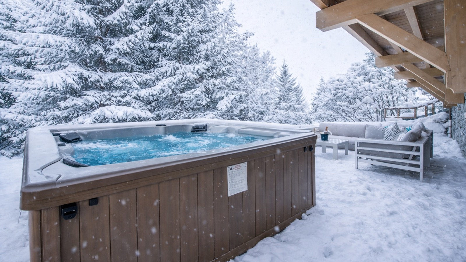 Luxury-Ski-Chalet-Meribel-Chalet La Folie-Jacuzzi-Oxford-Ski.jpeg