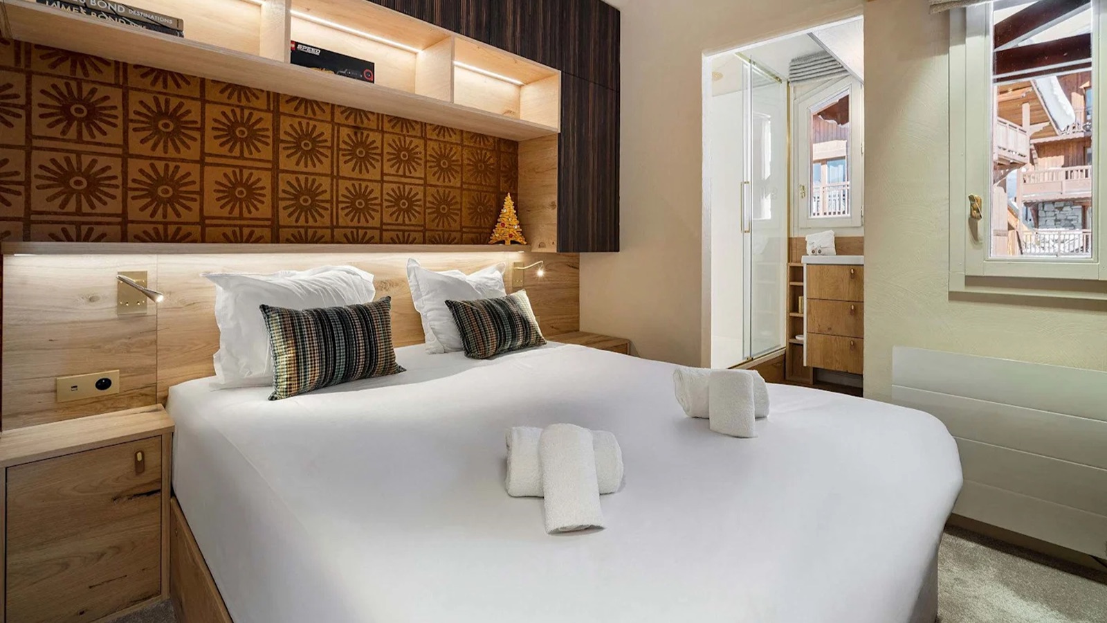 Luxury-Ski-Chalet-Val-Thorens-Emeraude-Bedroom-Oxford-Ski1.jpeg