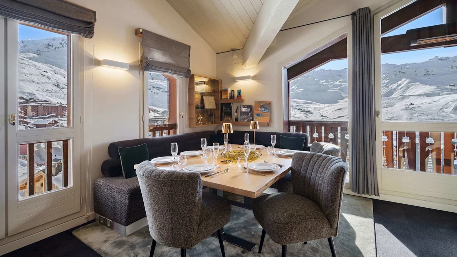 Luxury-Ski-Chalet-Val-Thorens-Emeraude-Dining2-Oxford-Ski2.jpeg