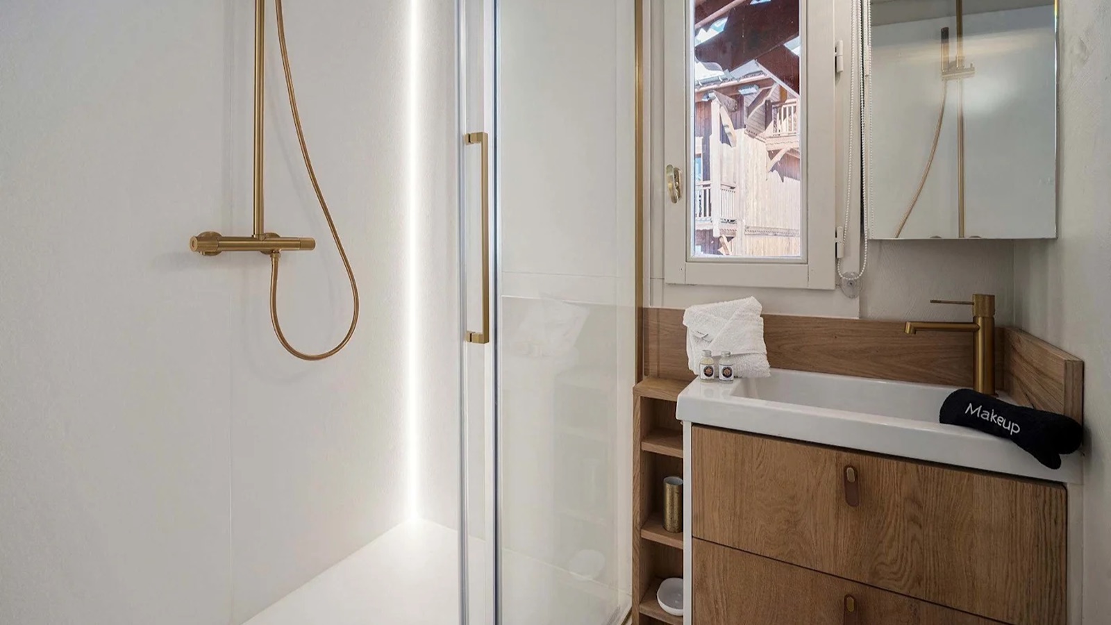 Luxury-Ski-Chalet-Val-Thorens-Emeraude-Bathroom-Oxford-Ski3.jpeg