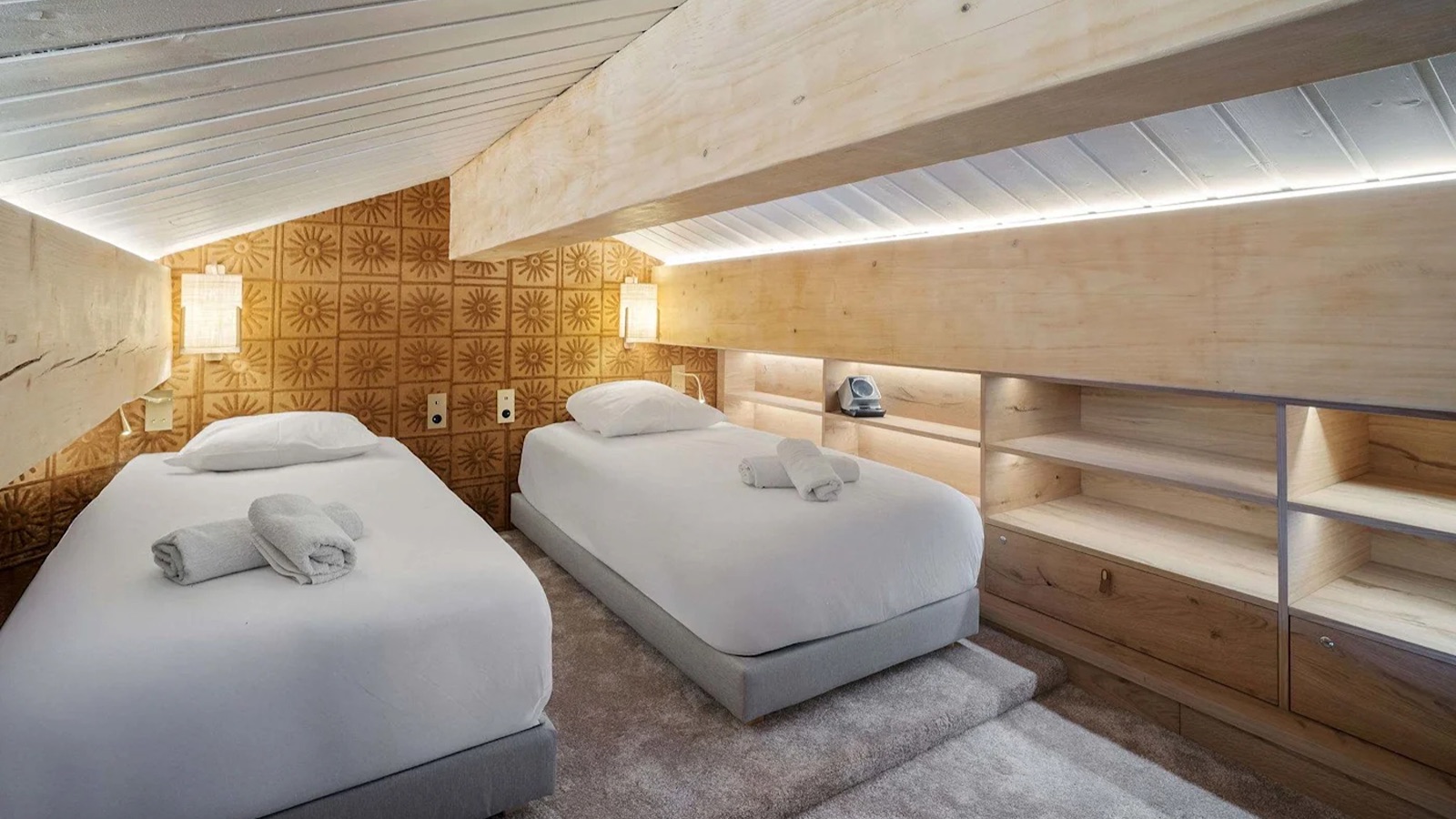 Luxury-Ski-Chalet-Val-Thorens-Emeraude-Bedroom-Oxford-Ski6.jpeg