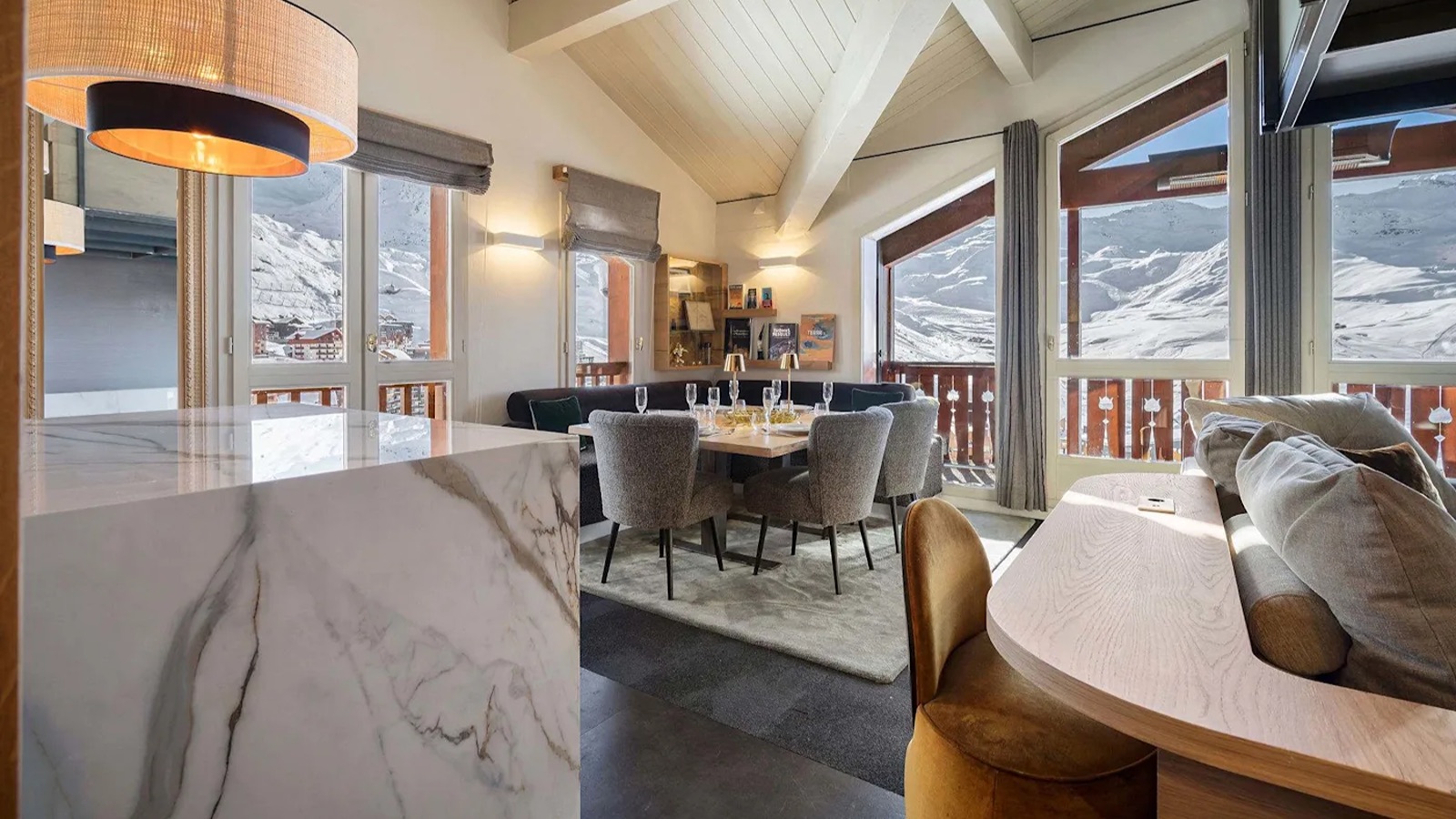 Luxury-Ski-Chalet-Val-Thorens-Emeraude-Lounge3-Oxford-Ski9.jpeg