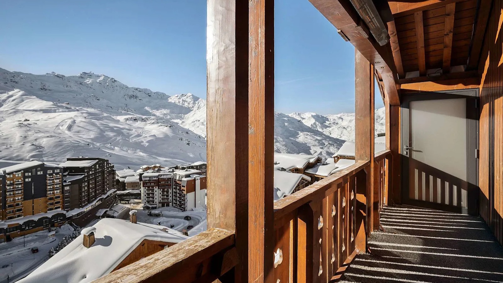 Luxury-Ski-Chalet-Val-Thorens-Emeraude-Balcony-Oxford-Ski11.jpeg