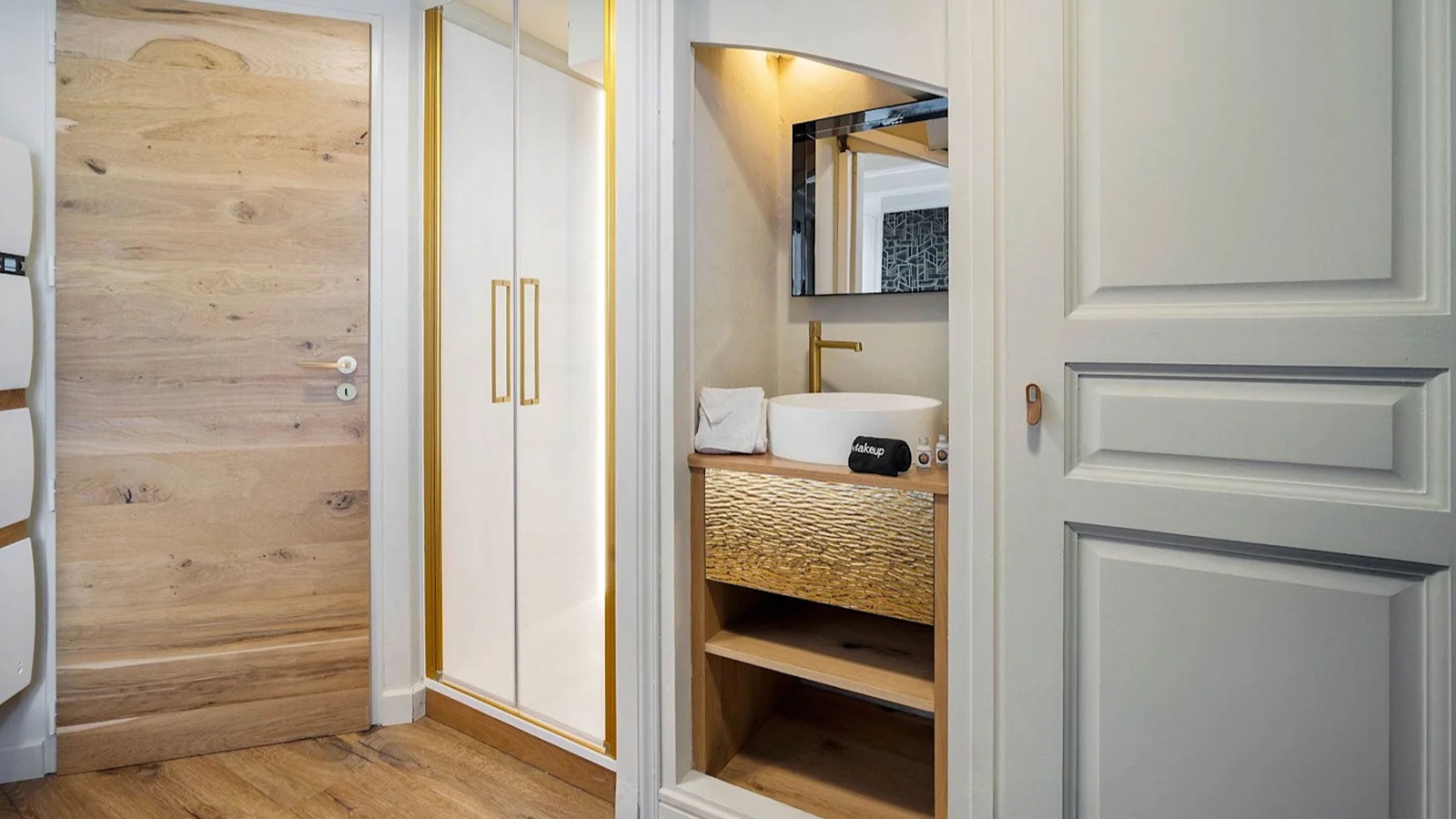 Luxury-Ski-Chalet-Val-Thorens-Emeraude-1-Bathroom-Oxford-Ski1.jpeg
