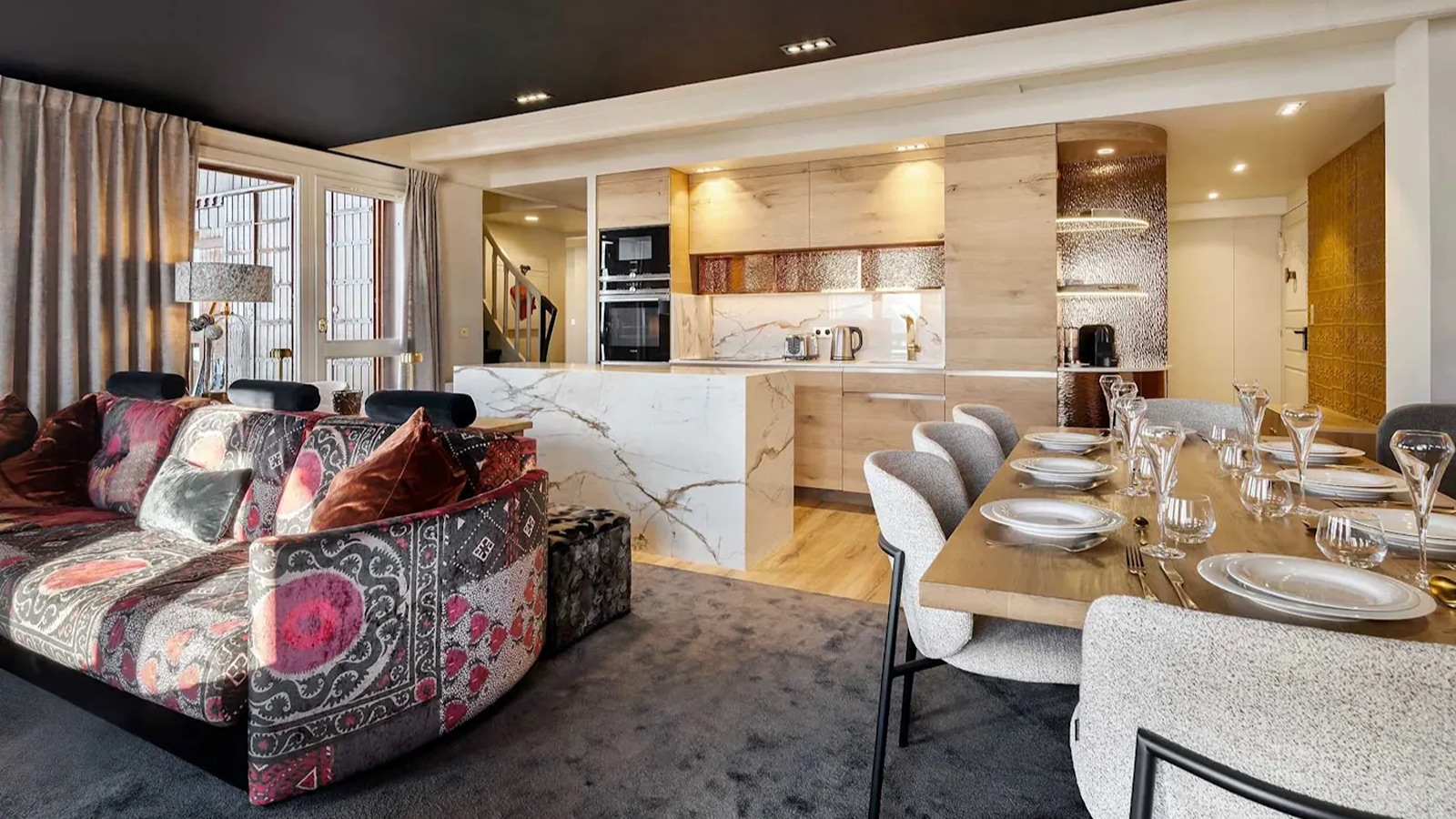 Luxury-Ski-Chalet-Val-Thorens-Emeraude-1-Dining2-Oxford-Ski15.jpeg
