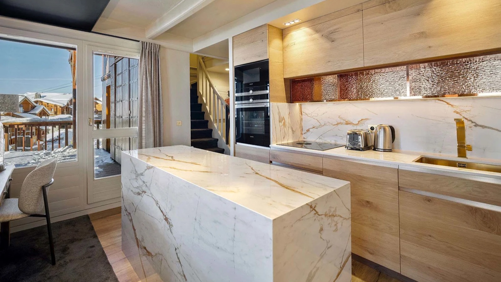 Luxury-Ski-Chalet-Val-Thorens-Emeraude-1-Kitchen3-Oxford-Ski20.jpeg