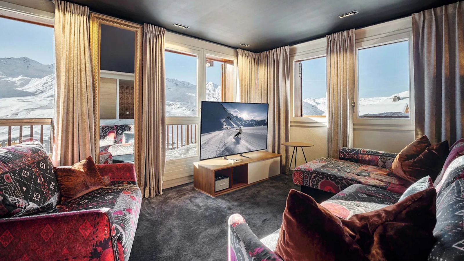 Luxury-Ski-Chalet-Val-Thorens-Emeraude-1-Lounge2-Oxford-Ski4.jpeg