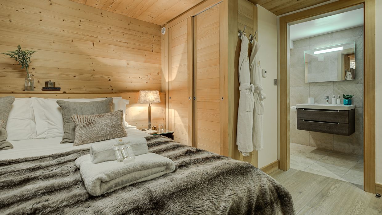 Luxury-Ski-Chalet-Morzine-Bouquetin-OSC- Bedroom (1).jpg
