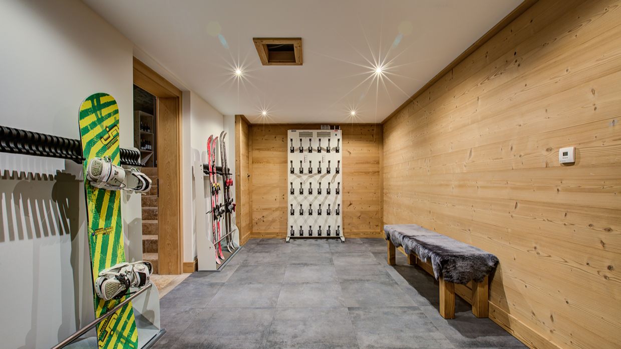 Luxury-Ski-Chalet-Morzine-Bouquetin-OSC- Ski room  (2).jpg