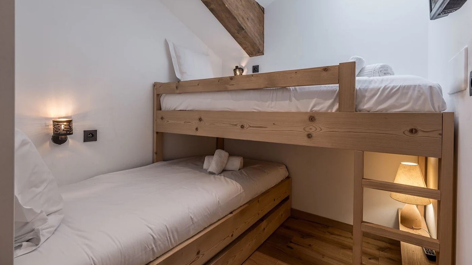 Luxury-Ski-Chalet-Courchevel-1650-Bedroom-Oxford-Ski1.jpeg