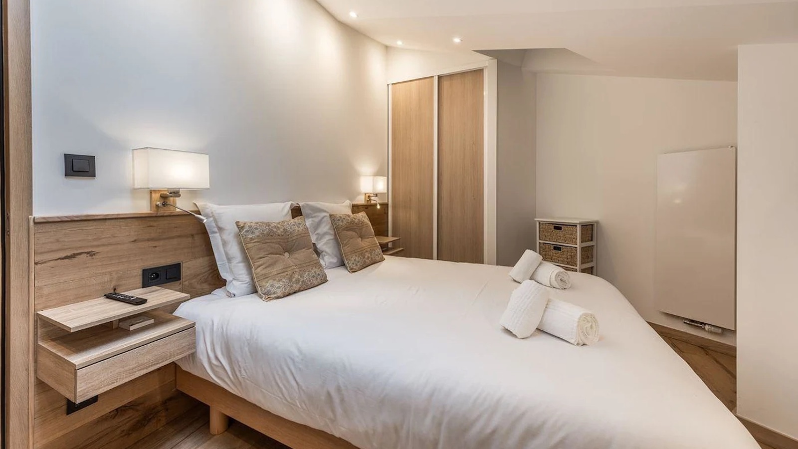 Luxury-Ski-Chalet-Courchevel-1650-Bedroom-Oxford-Ski9.jpeg