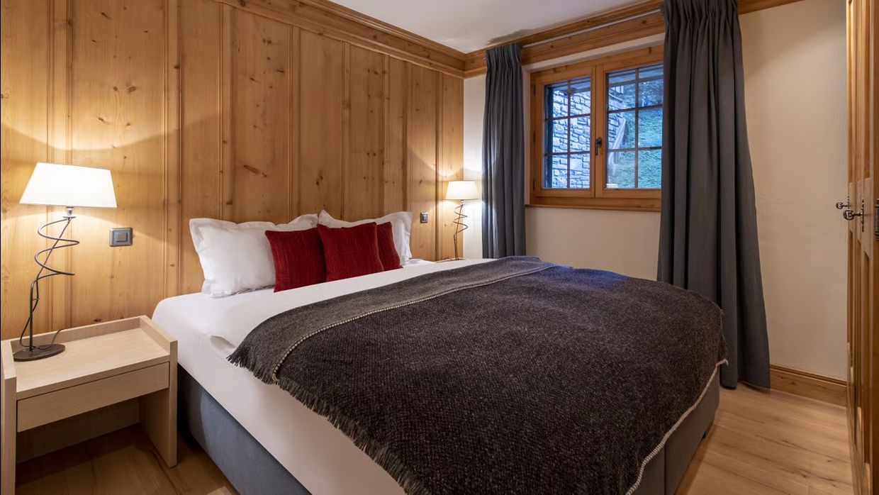 Luxury-Ski-Chalet-Verbier-Ivouette011-OSC-Bedroom1.jpg