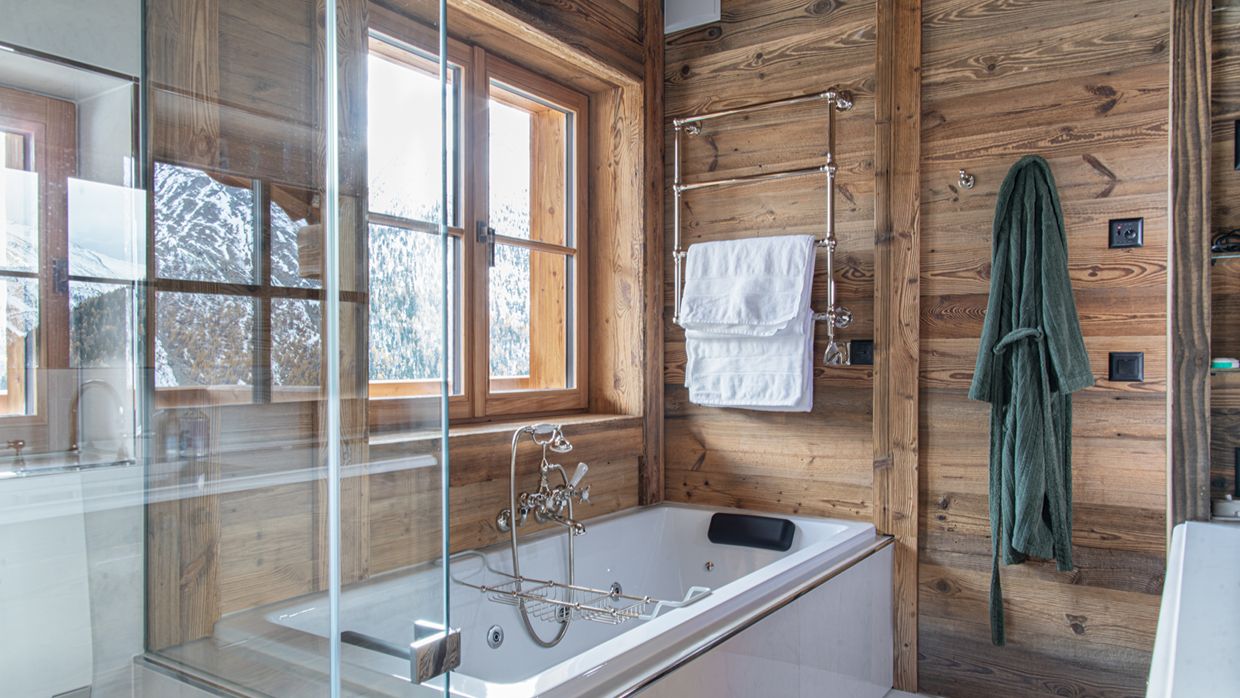 Luxury-Ski-Chalet-Saas-Lycka-OSC-Bathroom Master.jpg