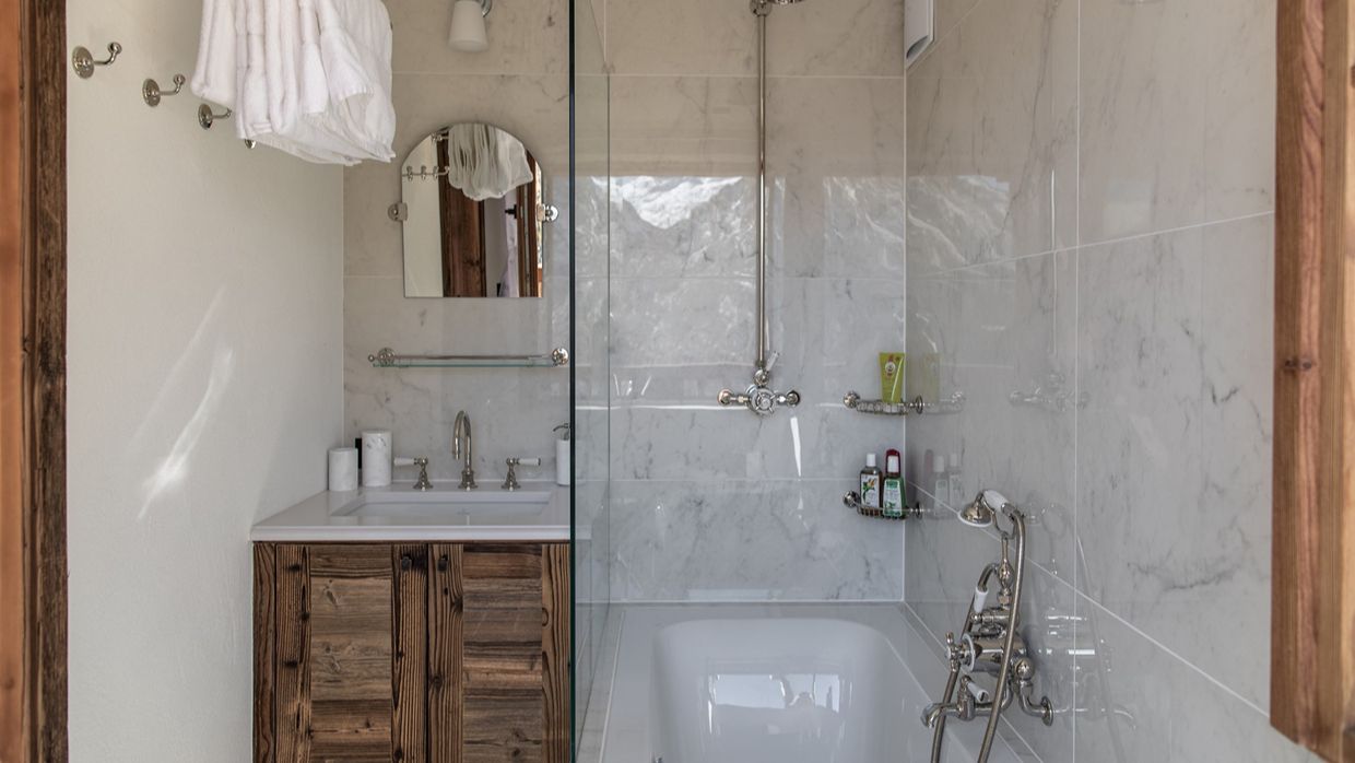 Luxury-Ski-Chalet-Saas-Lycka-OSC-Bathrooms1.jpg